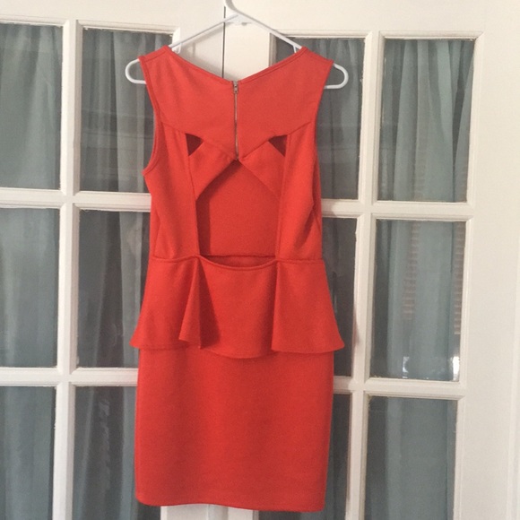 Super sexy red mini dress with the back cut out - Picture 2 of 3